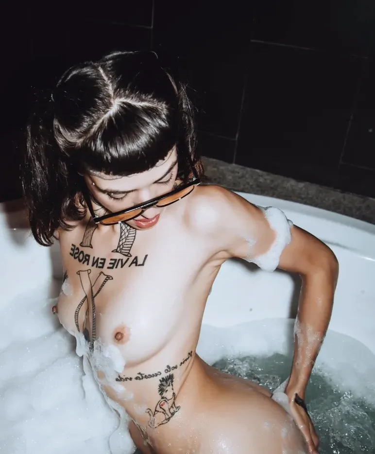 Anna, 36