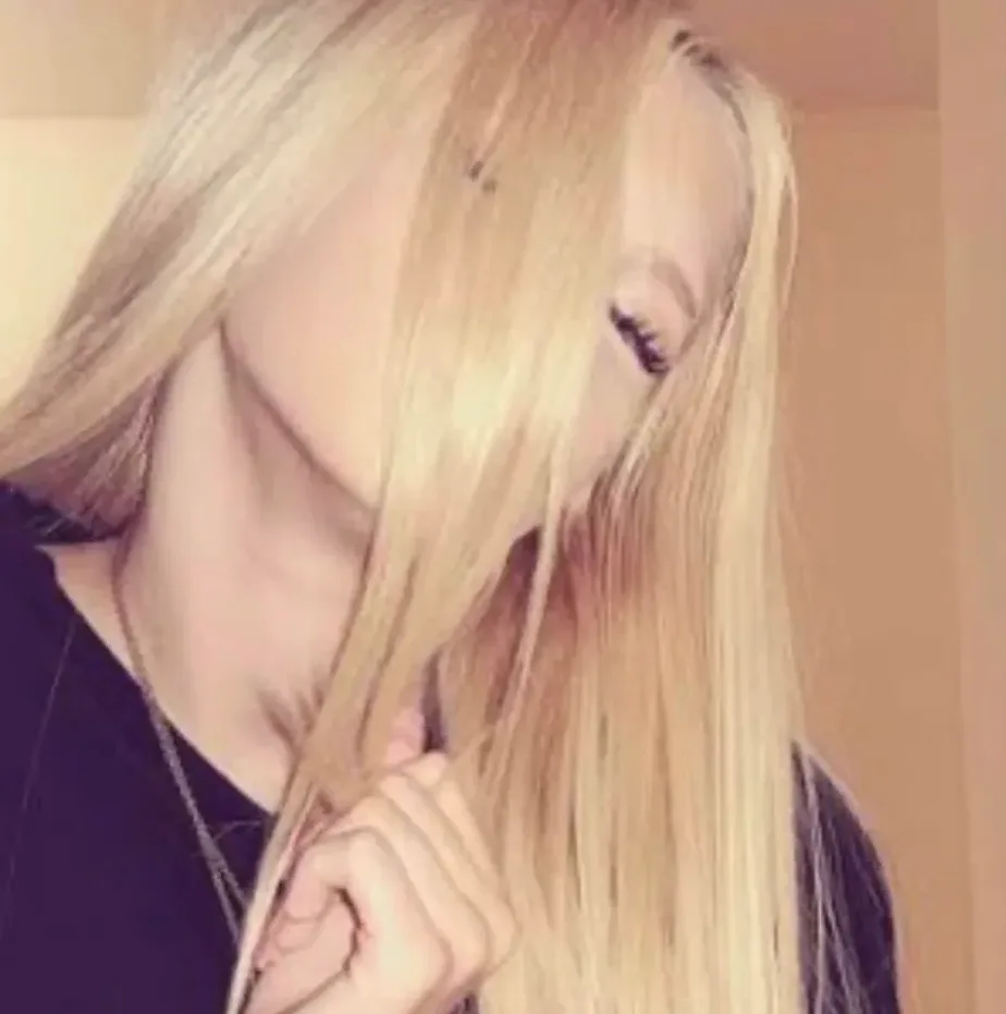 Leonie, 34
