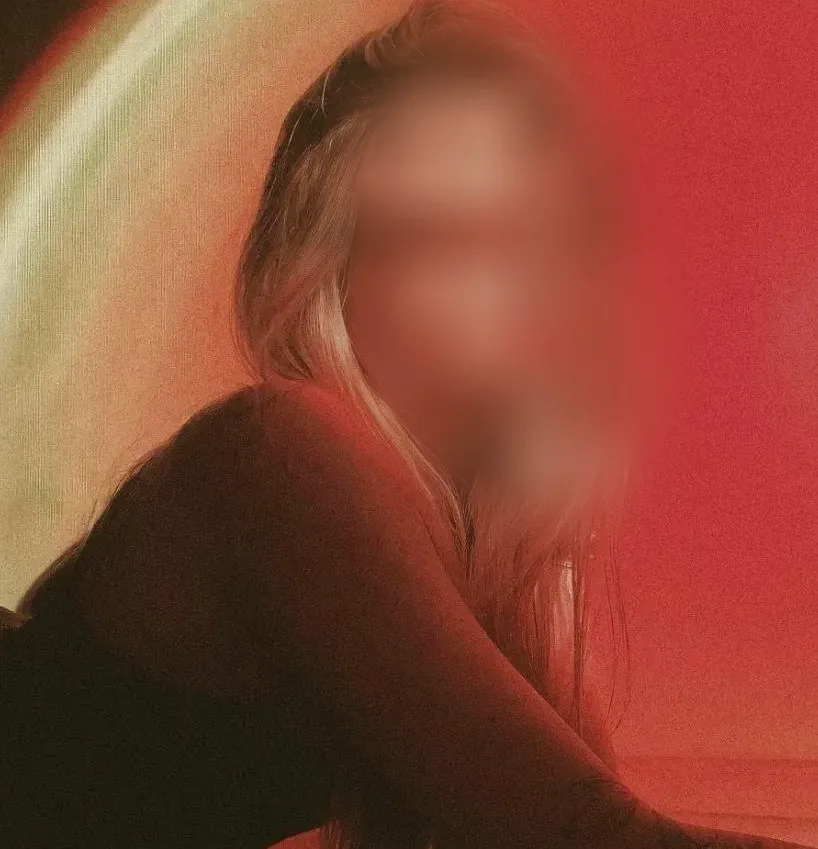 Melina, 23