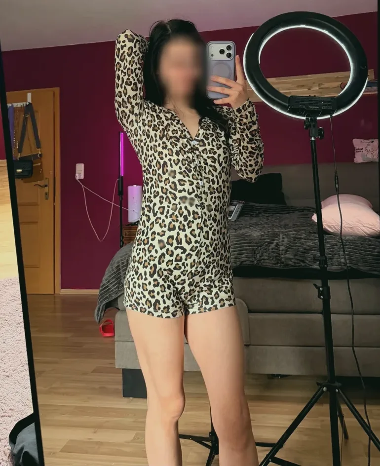 Nicole, 26