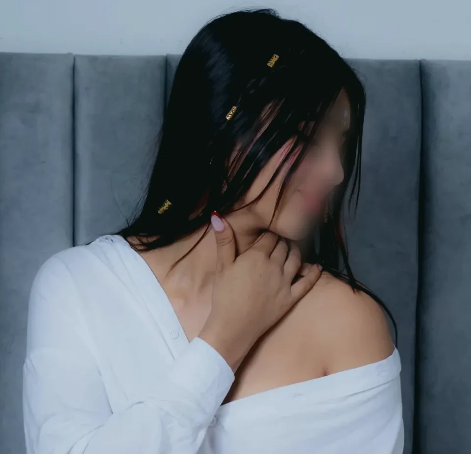 Sandra, 20