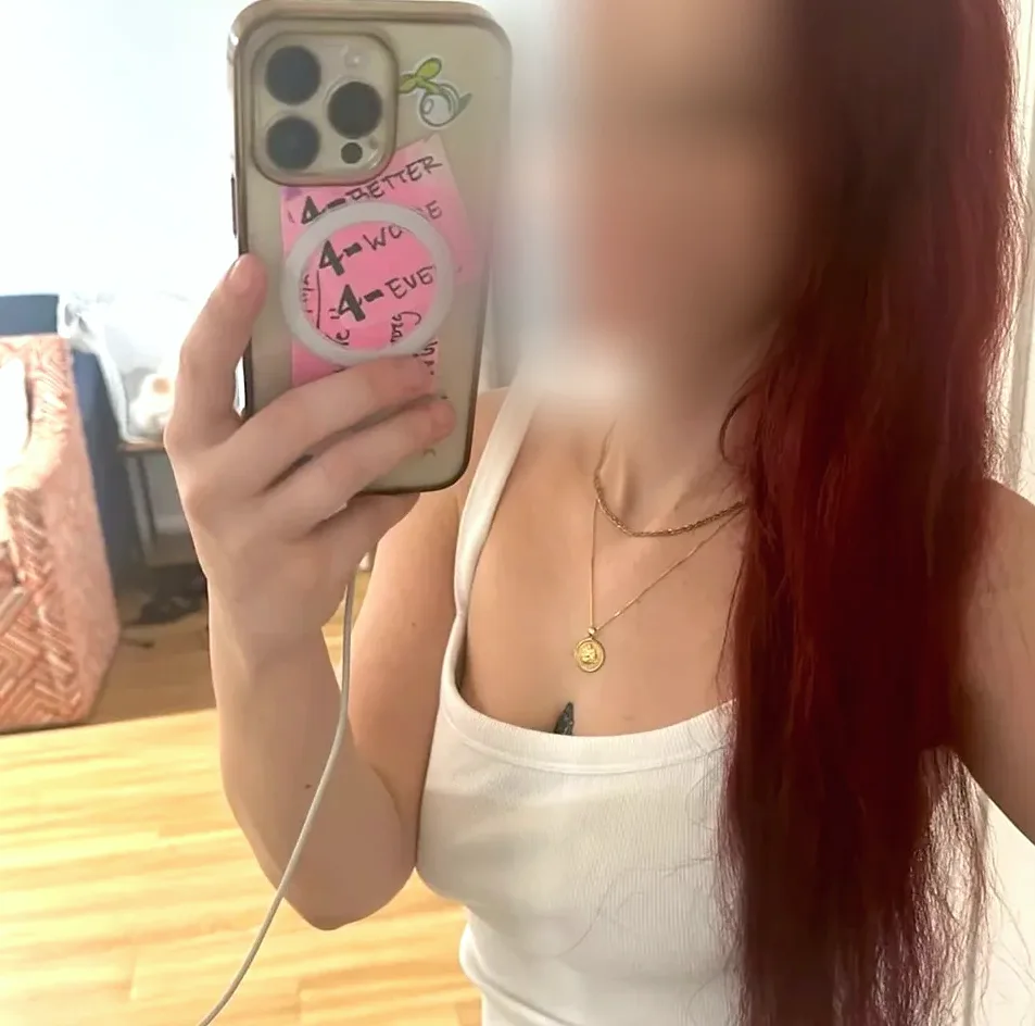 Vivien, 28